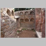 0075 ostia - necropoli della via ostiense (porta romana necropolis) - b12 - colombari gemelli - bli ri sueden (von innen).jpg